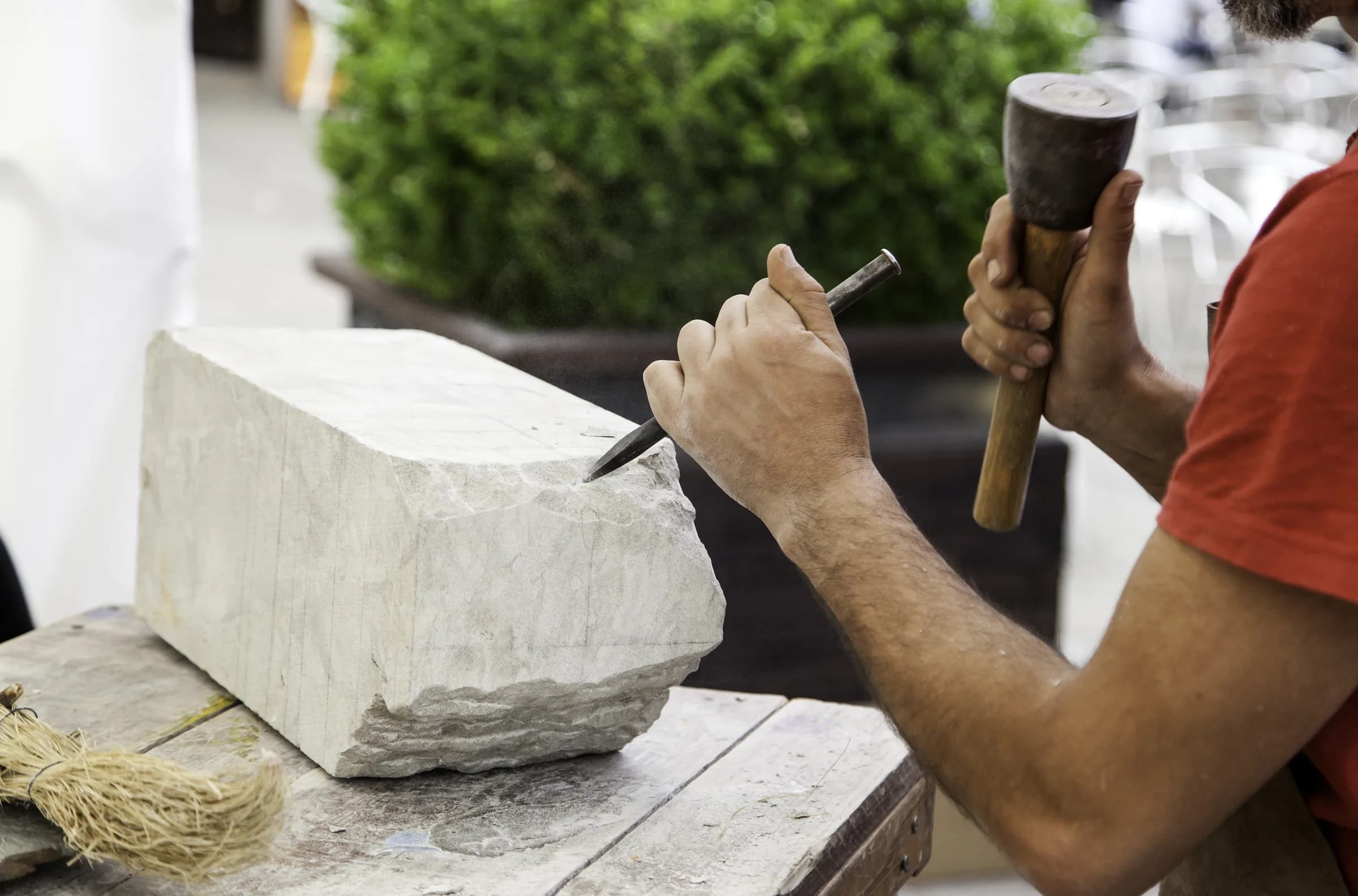 Chisel for sculpting stone